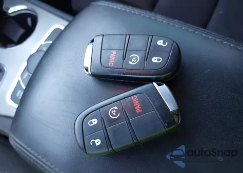 2020 Jeep Grand Cherokee Laredo E 4X4 z USA, uszkodzony, nr VIN 1C4RJFAG8LC209900